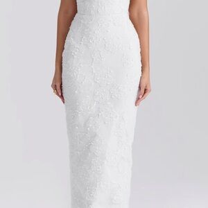 BRAND NEW Elegant White Floral Lace Dress